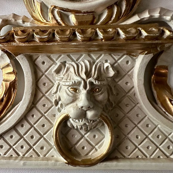 Vintage Baroque Style Regal Wall Plaque in Molded Plastic Made in Italy - Picture 4 of 14